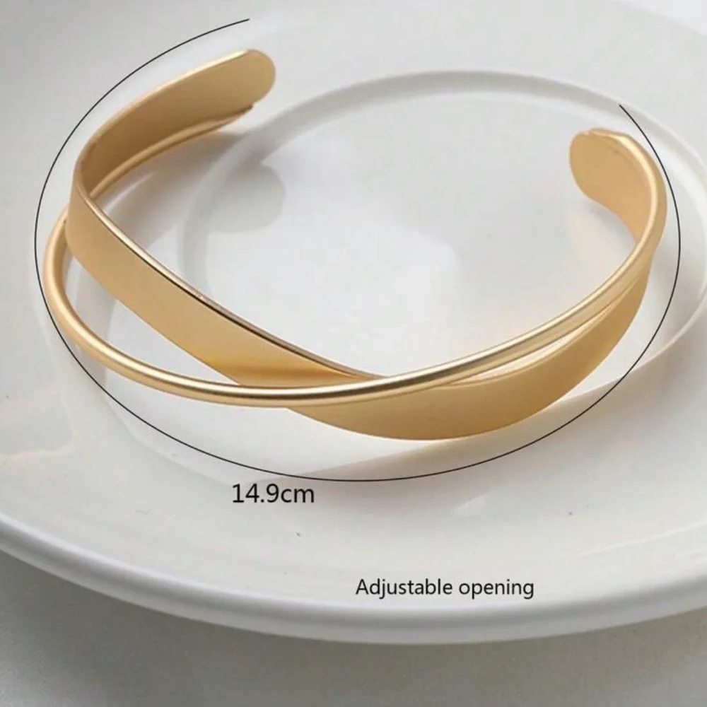 Chic Gold Crossover Bracelet